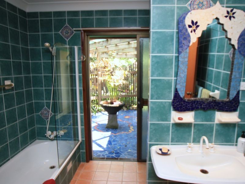8 Nandroya Avenue, Ocean Shores NSW 2483