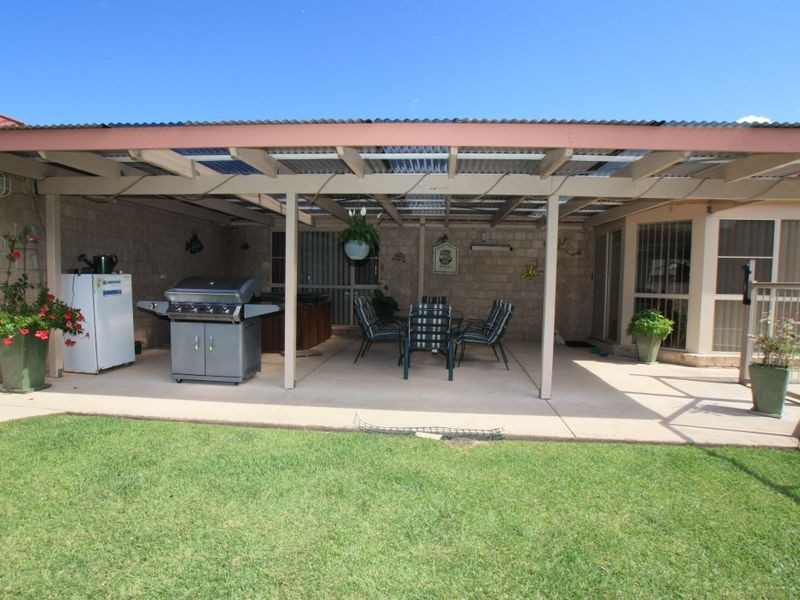 9 Natan Court, Ocean Shores NSW 2483