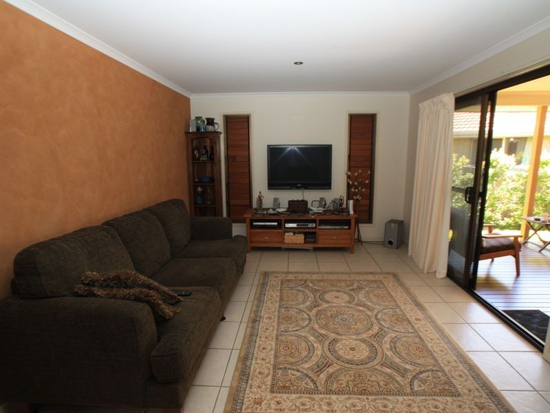 37 Natan Court, Ocean Shores NSW 2483