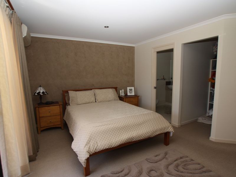 37 Natan Court, Ocean Shores NSW 2483