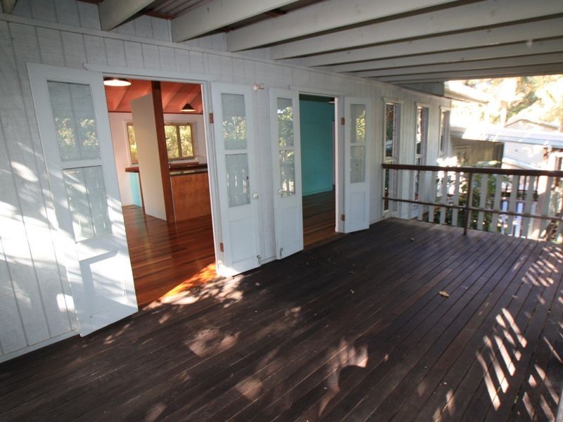 5 Warrambool Road, Ocean Shores NSW 2483