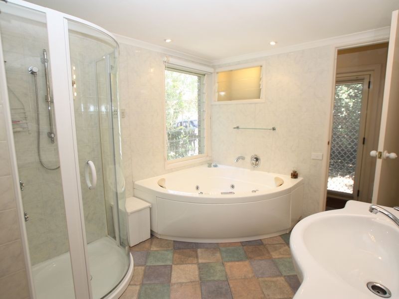 2/5 Jarrah Cresent, Ocean Shores NSW 2483