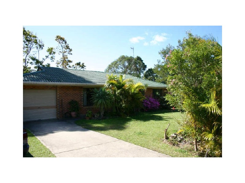 14 NANDROYA AVE, Ocean Shores NSW 2483