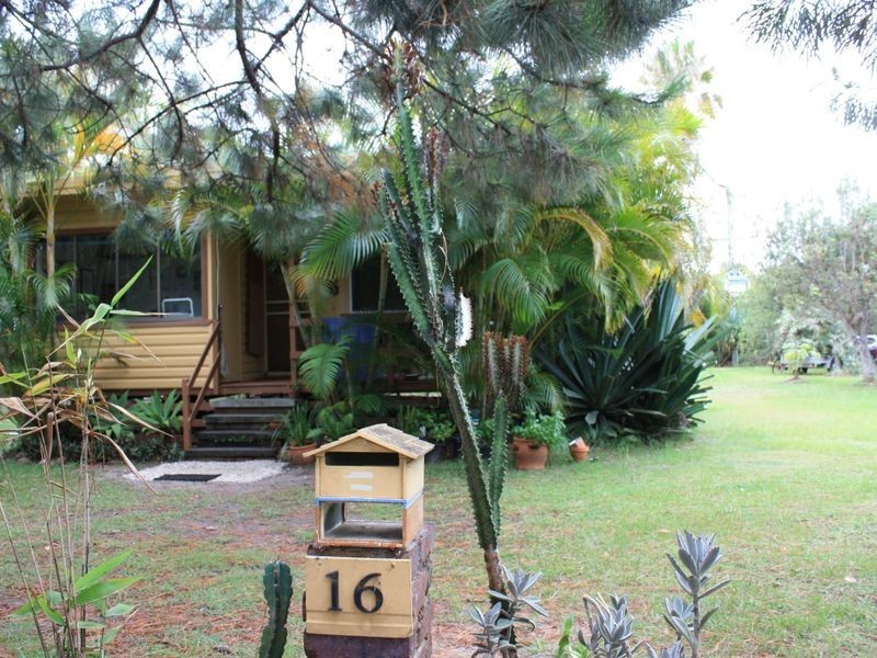 16 Beach Avenue, South Golden Beach NSW 2483