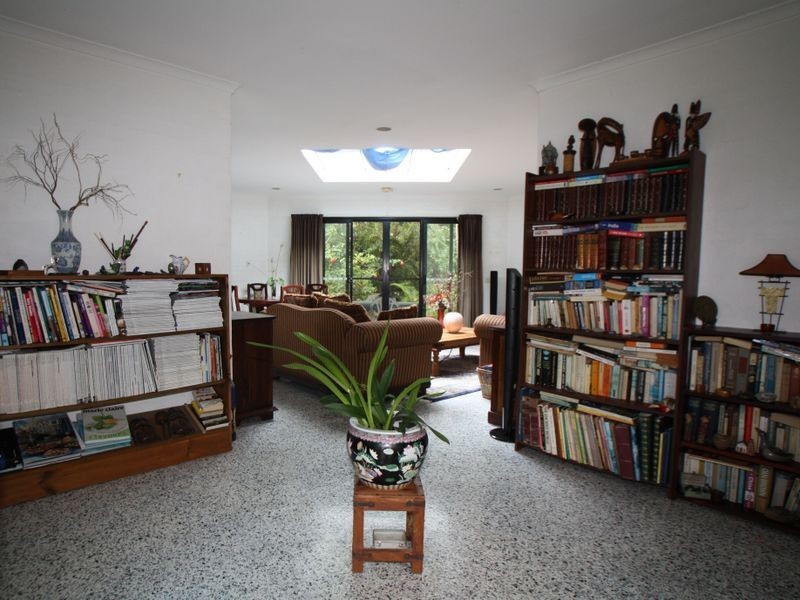 8 Berrimbillah Court, Ocean Shores NSW 2483