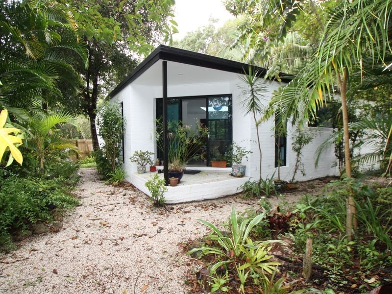 8 Berrimbillah Court, Ocean Shores NSW 2483