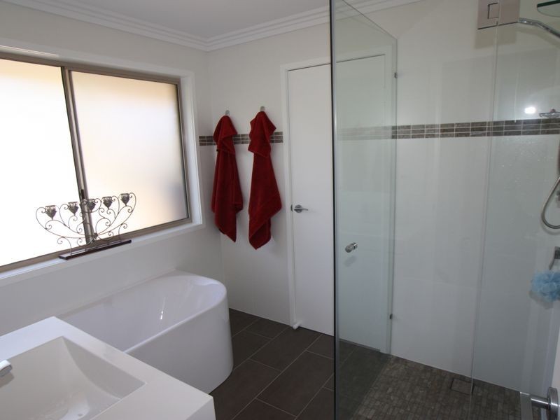100 Balemo Drive, Ocean Shores NSW 2483