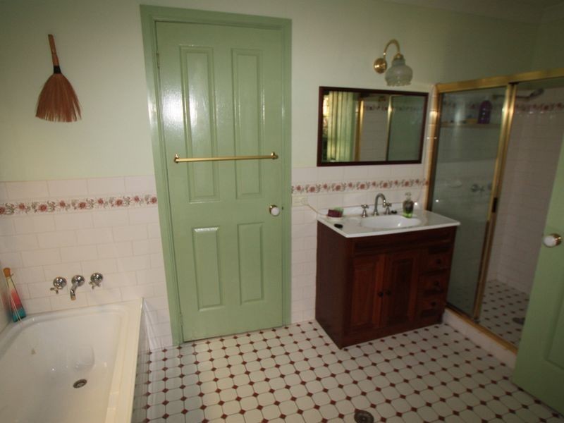 4 Larelar Court, Ocean Shores NSW 2483