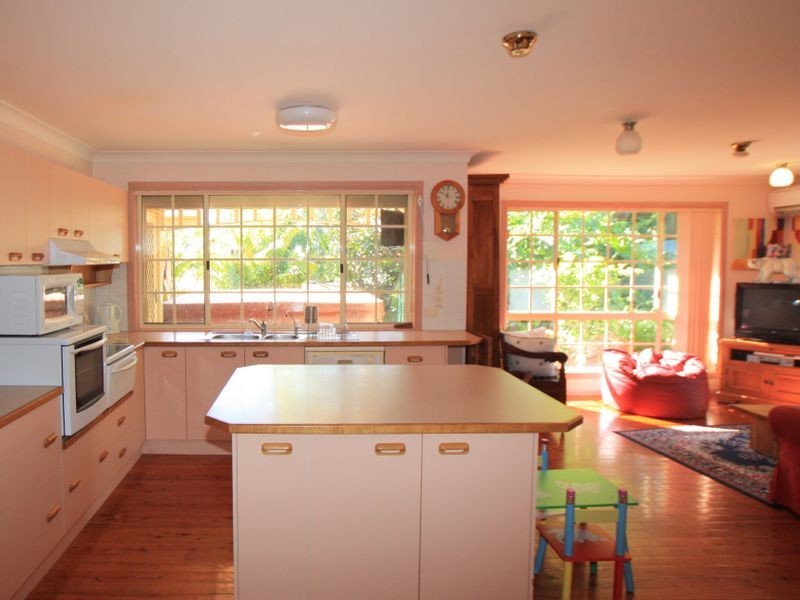 4 Larelar Court, Ocean Shores NSW 2483