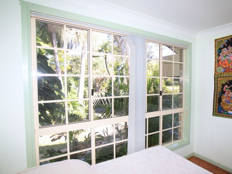 4 Larelar Court, Ocean Shores NSW 2483