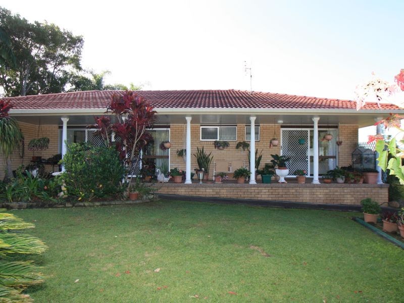 11 Nandroya Avenue, Ocean Shores NSW 2483