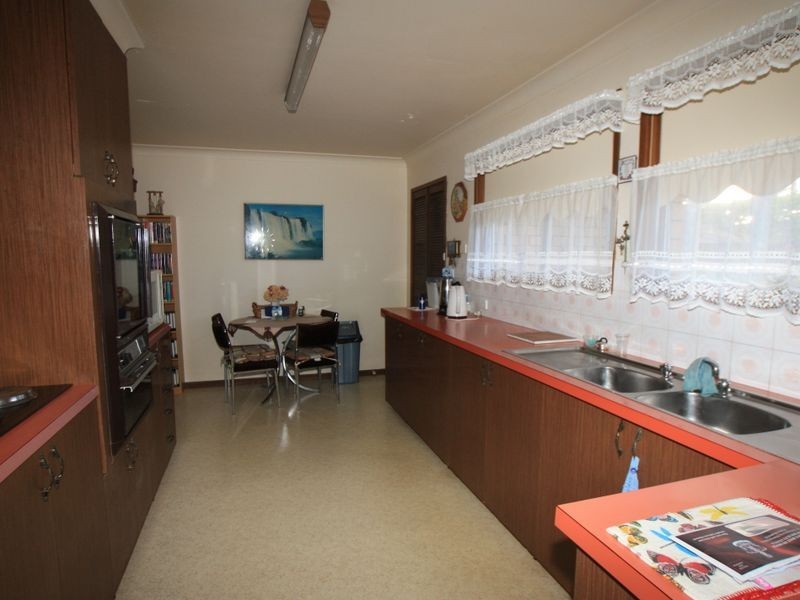 11 Nandroya Avenue, Ocean Shores NSW 2483