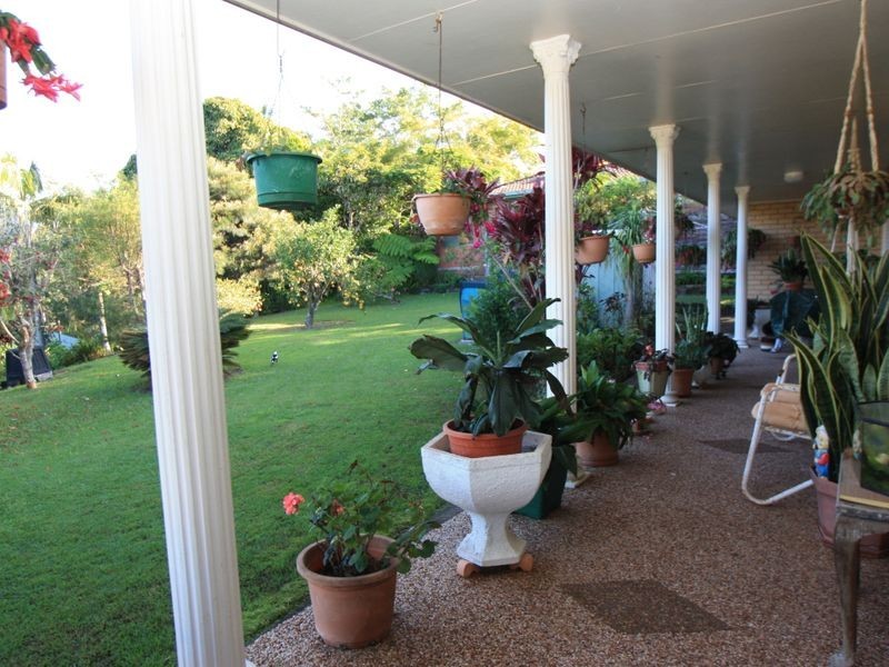 11 Nandroya Avenue, Ocean Shores NSW 2483