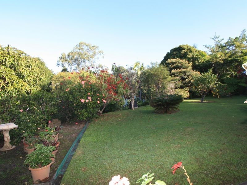 11 Nandroya Avenue, Ocean Shores NSW 2483