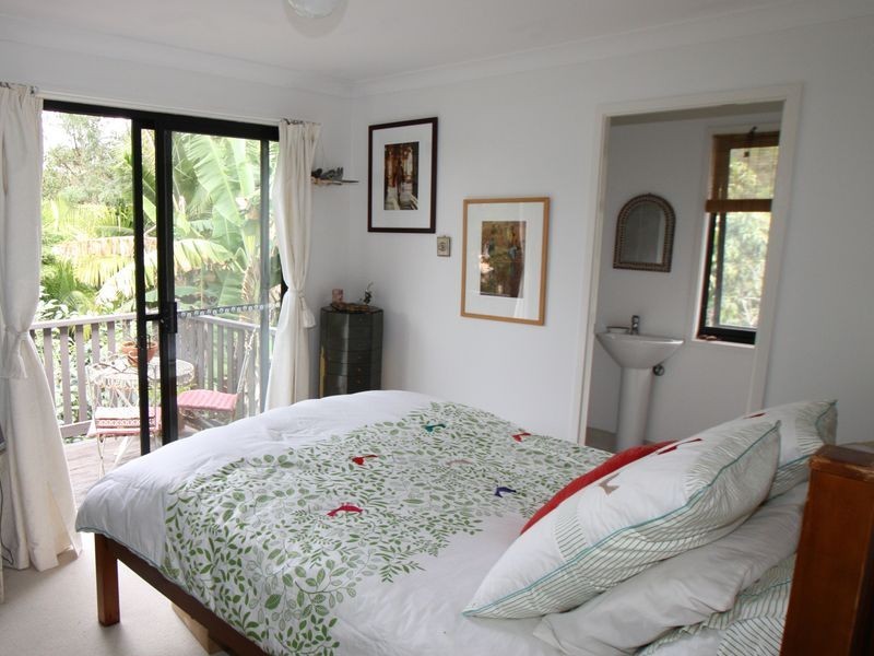 6 Paldi Court, Ocean Shores NSW 2483