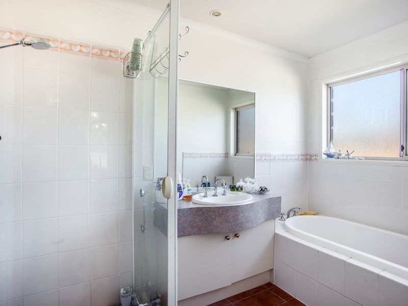 9 Natan Court, Ocean Shores NSW 2483