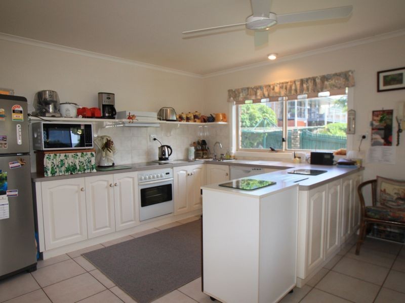 2 Coonawarra Court, Ocean Shores NSW 2483
