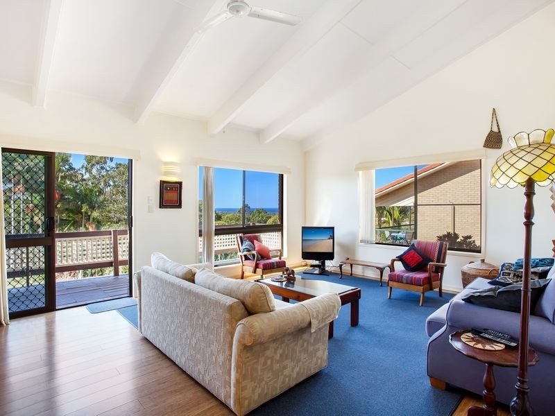 8 Tongarra Drive, Ocean Shores NSW 2483