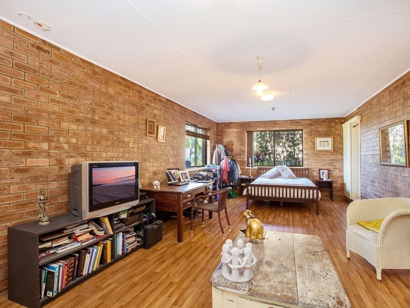 8 Tongarra Drive, Ocean Shores NSW 2483