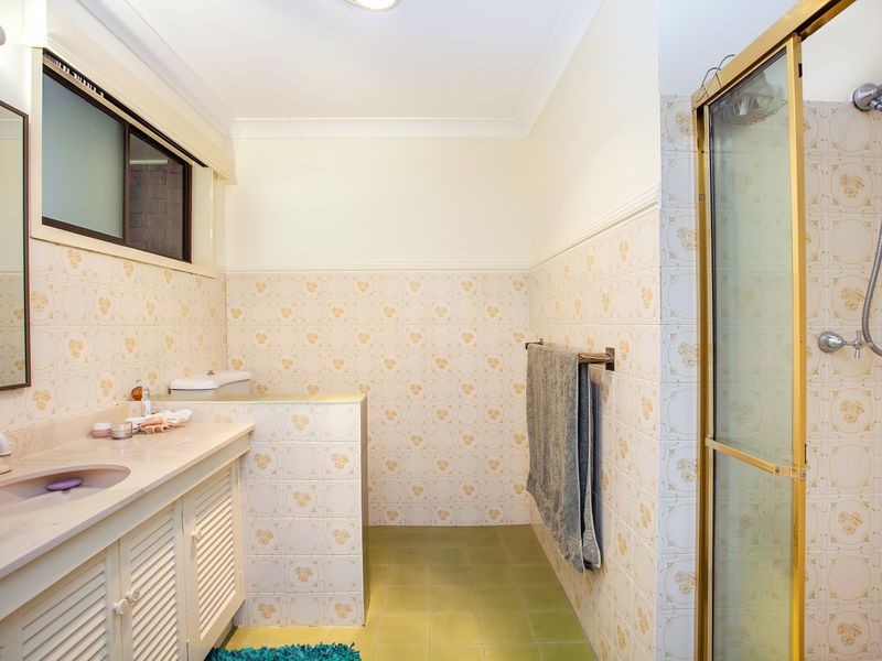 8 Tongarra Drive, Ocean Shores NSW 2483