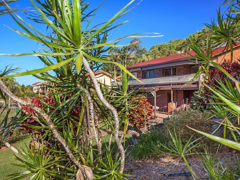 8 Tongarra Drive, Ocean Shores NSW 2483