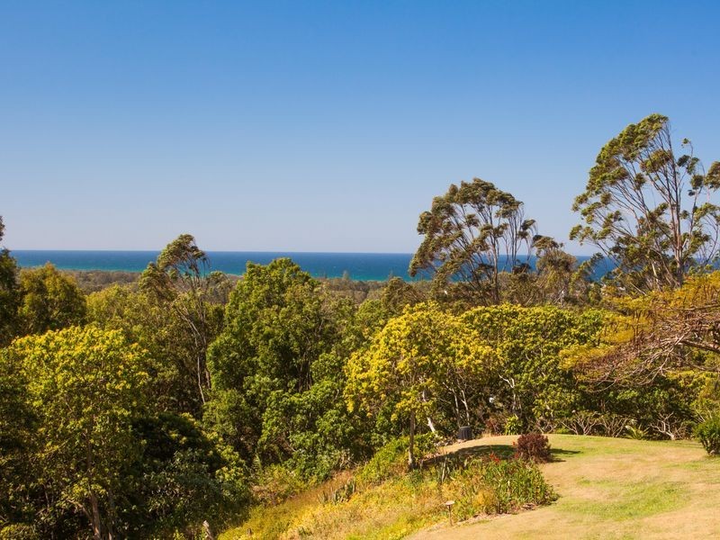 8 Tongarra Drive, Ocean Shores NSW 2483