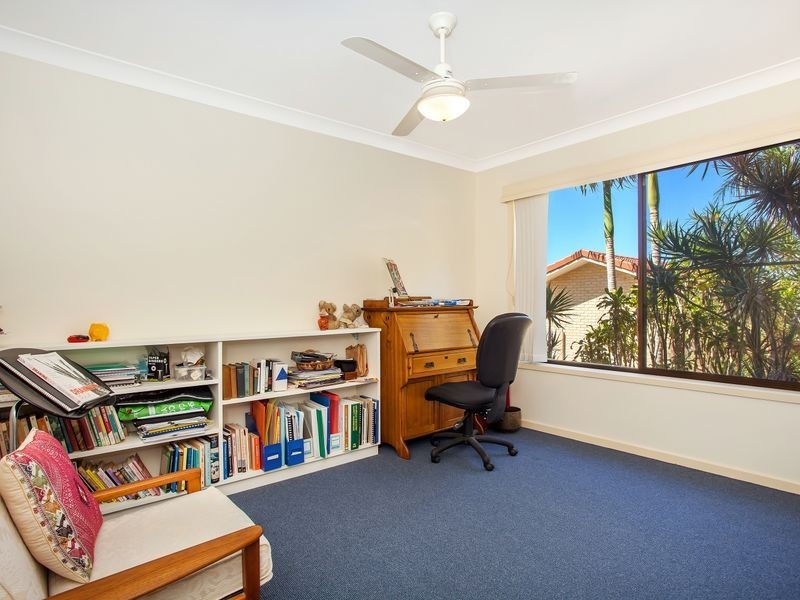 8 Tongarra Drive, Ocean Shores NSW 2483