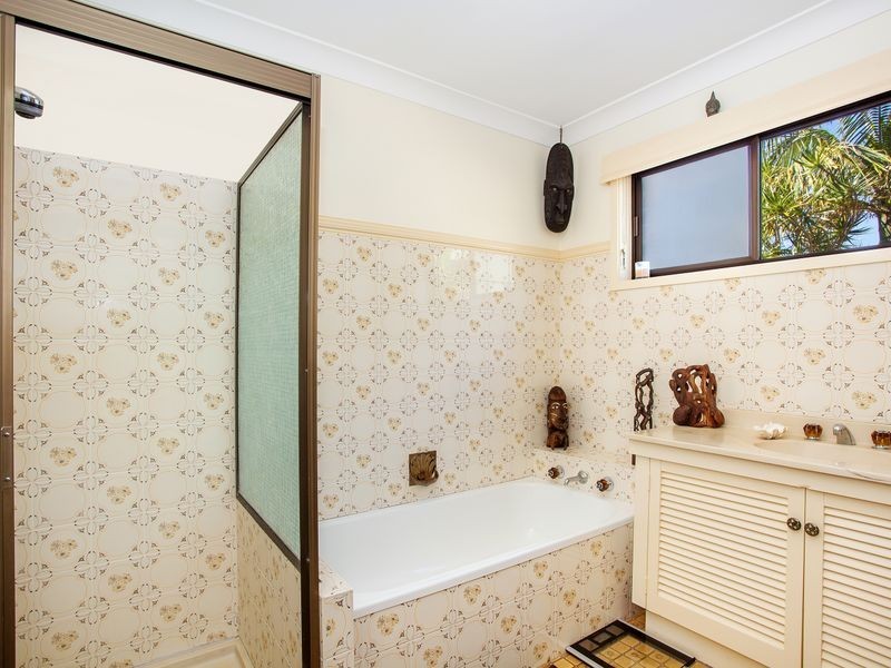 8 Tongarra Drive, Ocean Shores NSW 2483
