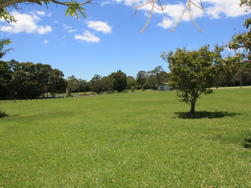 32 Coomburra Crescent, Ocean Shores NSW 2483