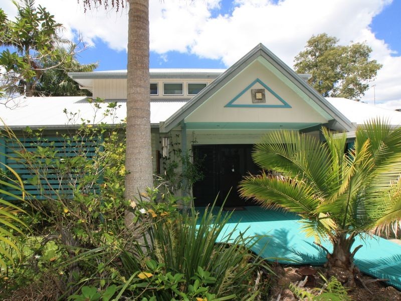 32 Coomburra Crescent, Ocean Shores NSW 2483