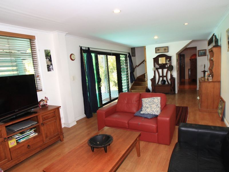32 Coomburra Crescent, Ocean Shores NSW 2483