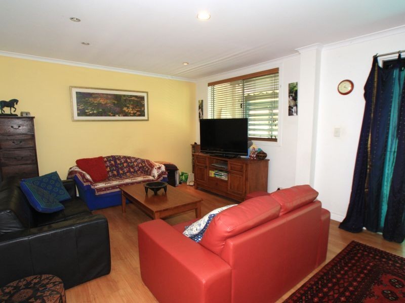 32 Coomburra Crescent, Ocean Shores NSW 2483