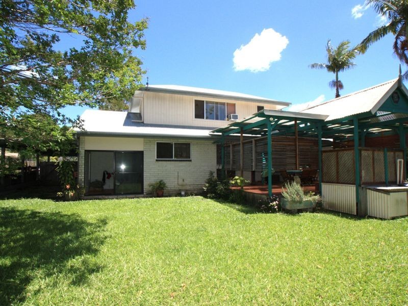 32 Coomburra Crescent, Ocean Shores NSW 2483