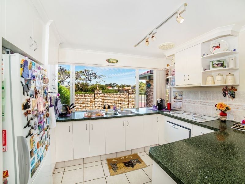 31 Kallaroo Circuit, Ocean Shores NSW 2483