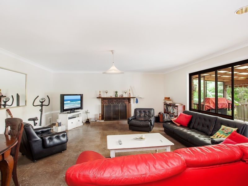 22 Natan Court, Ocean Shores NSW 2483