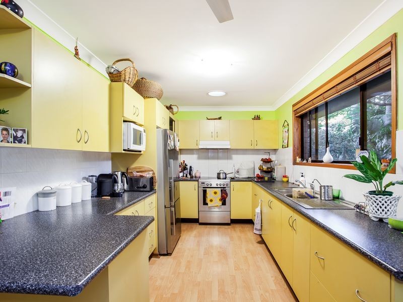 4 Walgooan Way, Ocean Shores NSW 2483