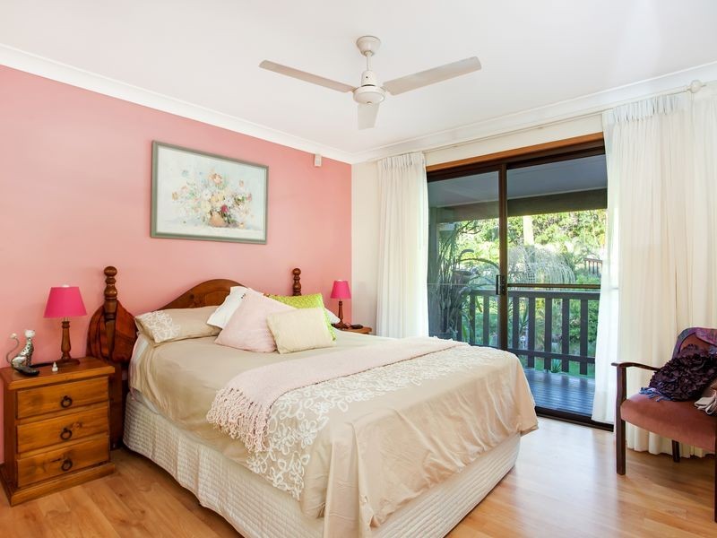 4 Walgooan Way, Ocean Shores NSW 2483