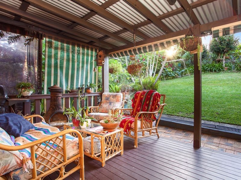 4 Walgooan Way, Ocean Shores NSW 2483