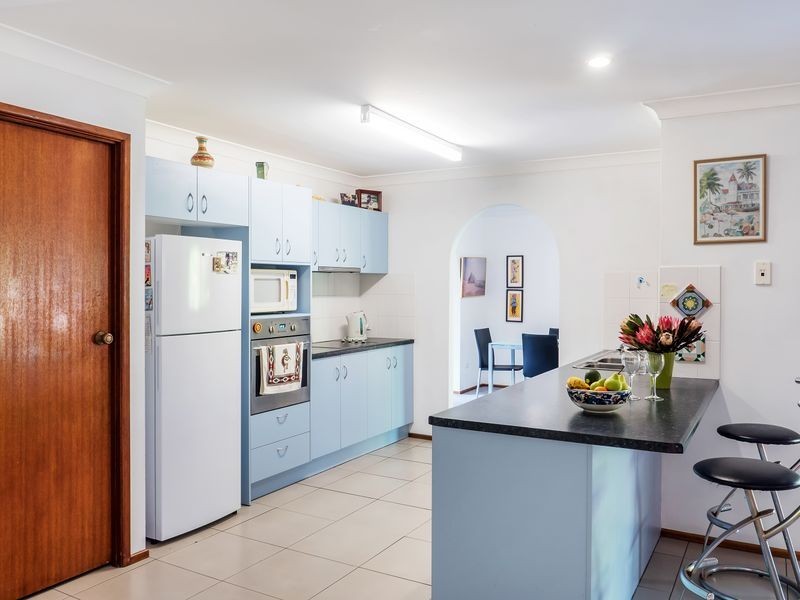 39 Narooma Drive, Ocean Shores NSW 2483