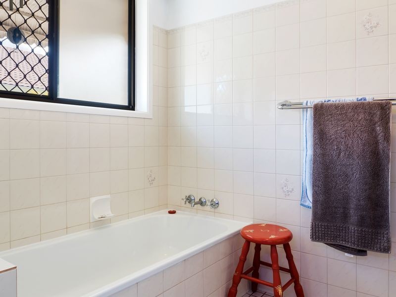 39 Narooma Drive, Ocean Shores NSW 2483