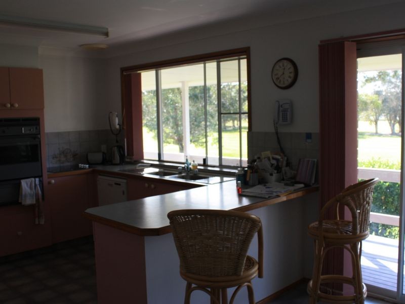 8 Kiah Close, Ocean Shores NSW 2483