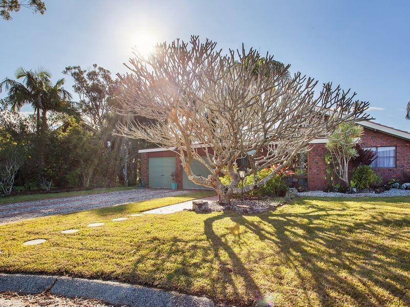 15 Woggoon Terrace, Ocean Shores NSW 2483