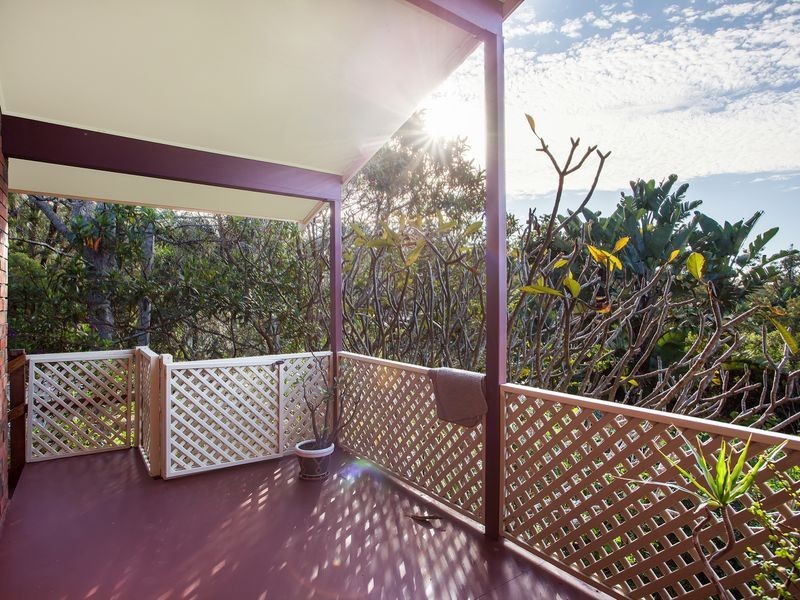 15 Woggoon Terrace, Ocean Shores NSW 2483