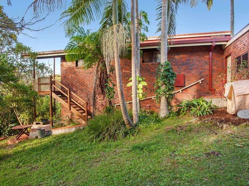 15 Woggoon Terrace, Ocean Shores NSW 2483