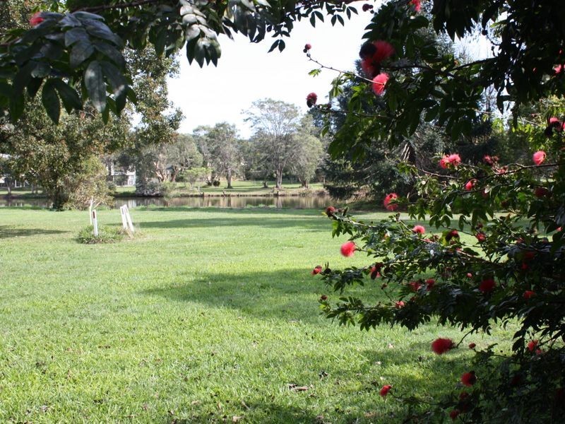 16 Tindarra Avenue, Ocean Shores NSW 2483