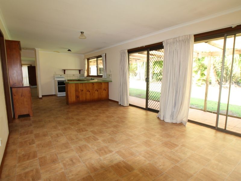 16 Tindarra Avenue, Ocean Shores NSW 2483