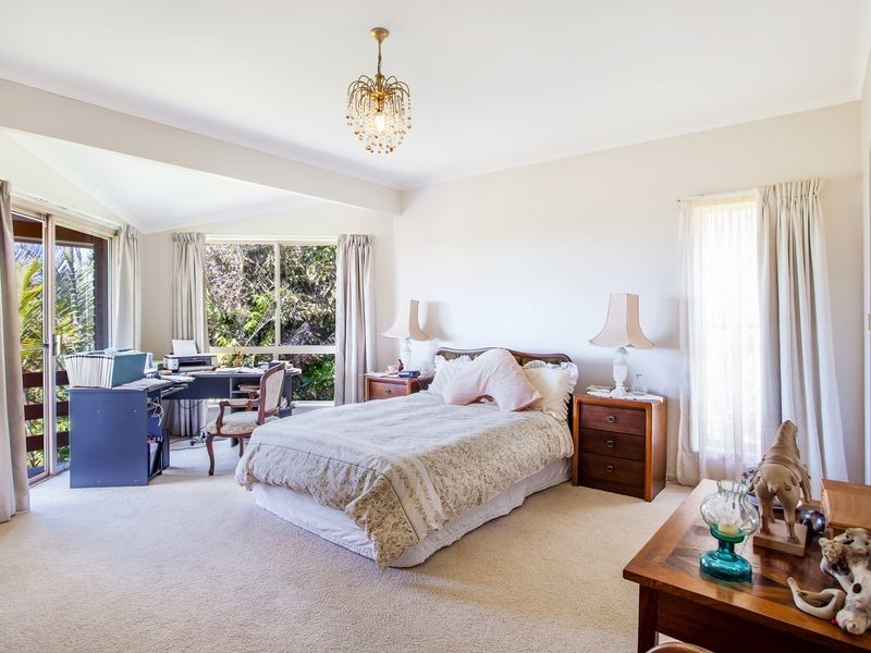 5 Napelle Court, Ocean Shores NSW 2483