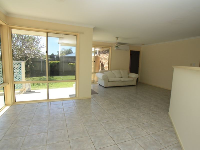 2 Glendale Crescent, Ocean Shores NSW 2483