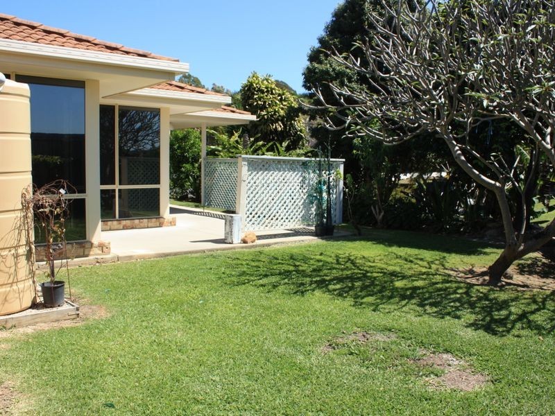 2 Glendale Crescent, Ocean Shores NSW 2483