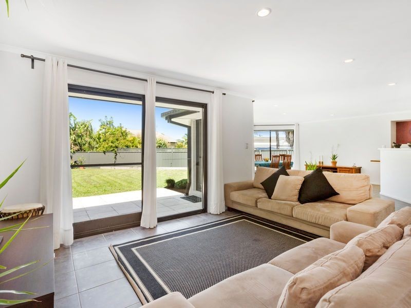 6 Gira Place, Ocean Shores NSW 2483